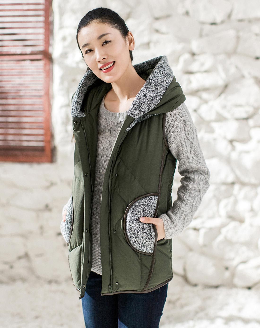 军绿撞色无袖羽绒服