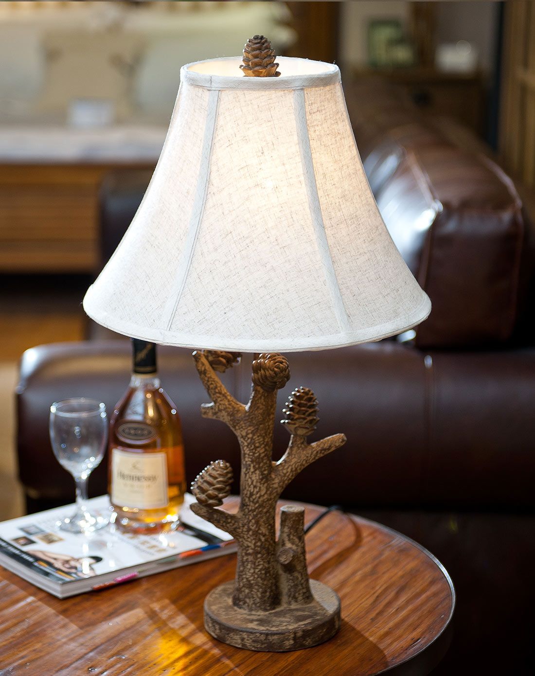 树脂做旧客厅书房卧室雕刻松果台灯