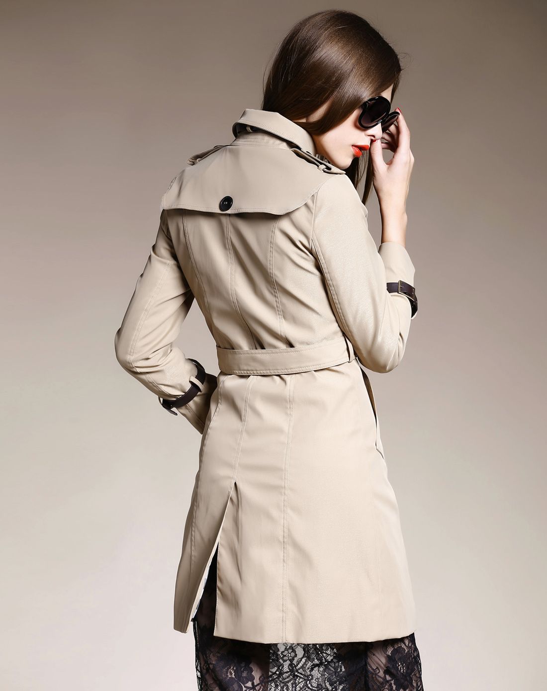 女款杏色气质百搭风衣