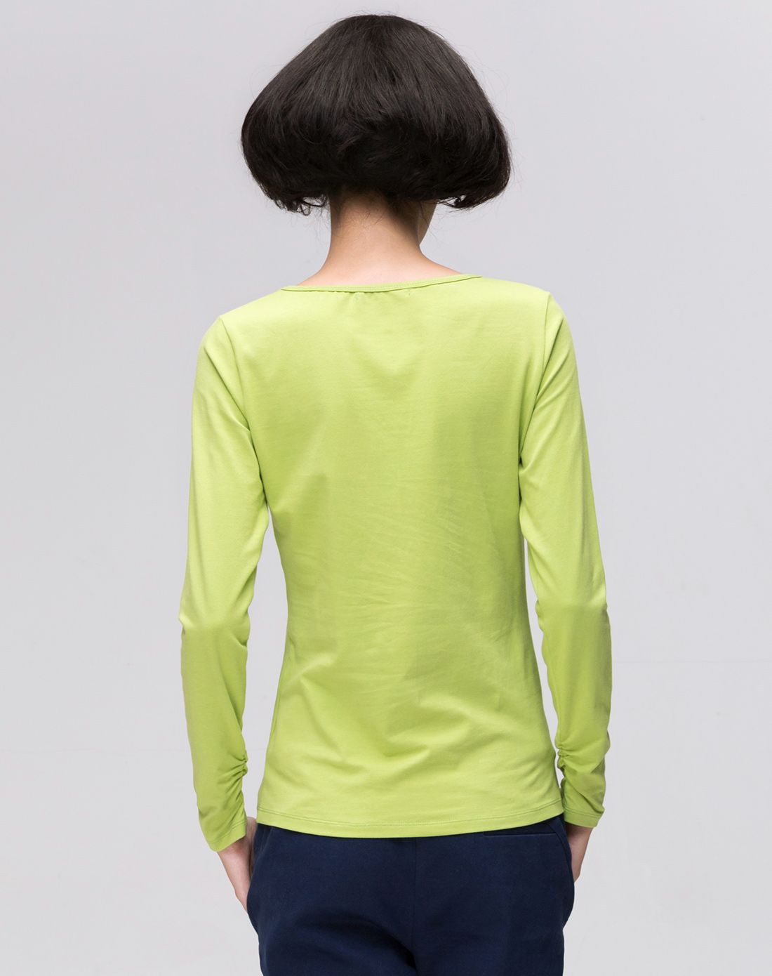 豆绿色修身弹力t恤