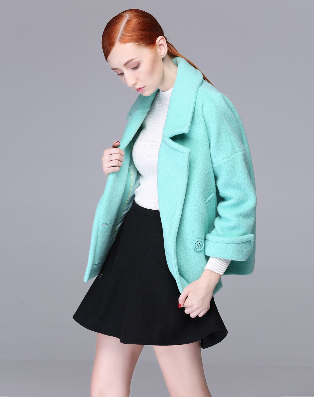 淡灰绿色时尚翻领双排扣短款呢外套