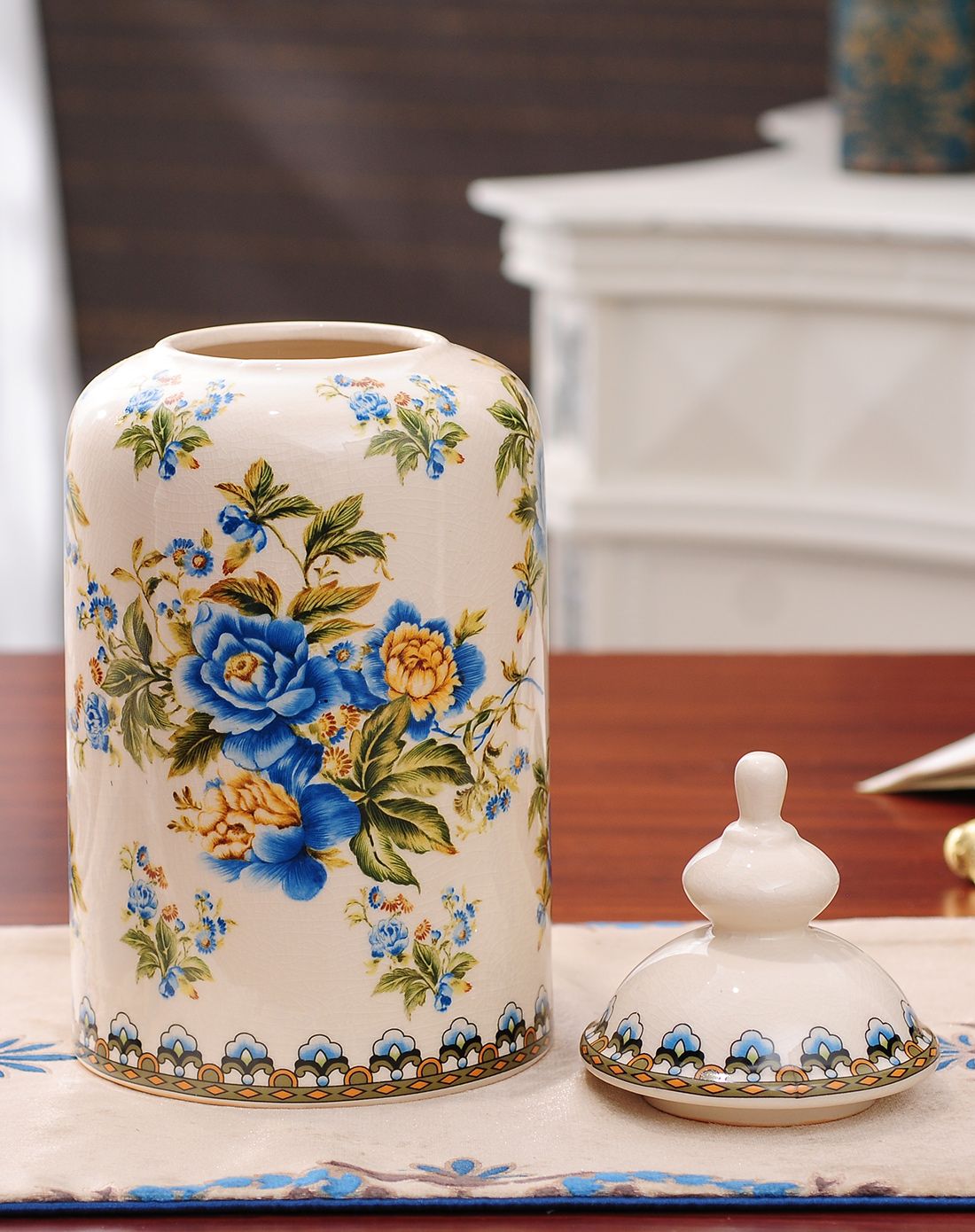 蓝玫瑰花冰纹大号罐子