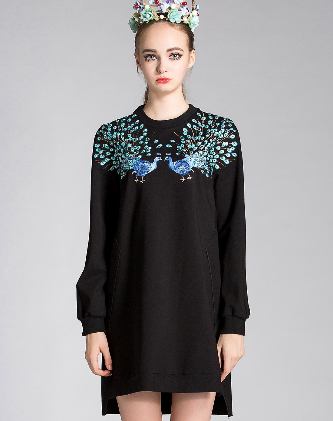 黑色圆领长袖孔雀套头针织连衣裙