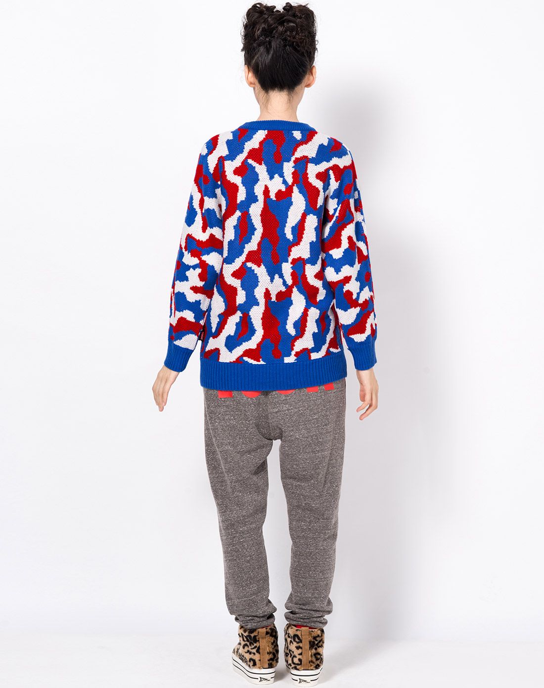 迷彩蓝蝙蝠袖迷彩套头毛衣