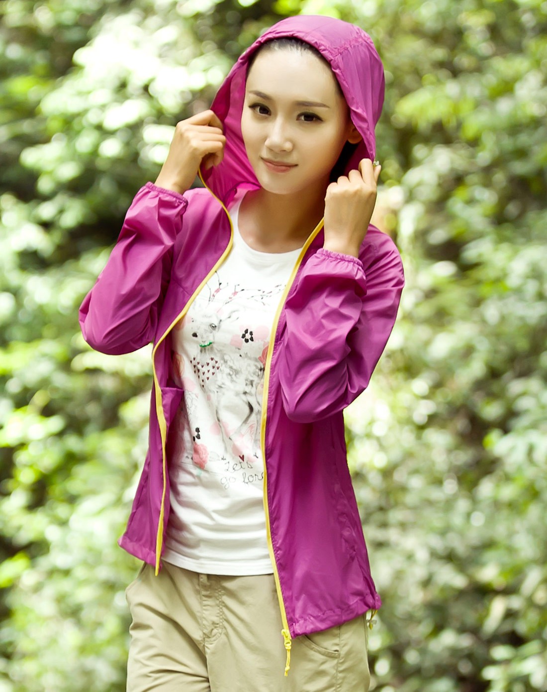 > 女士轻盈透气紫色皮肤风衣