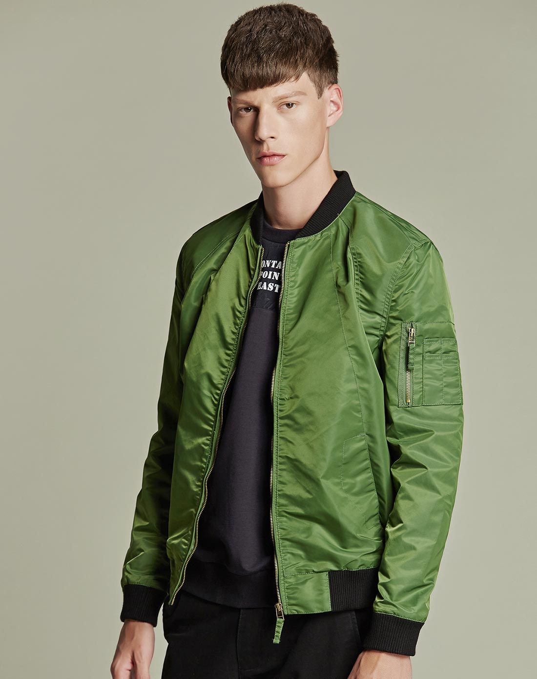 若绿色防风抗皱棒球领夹克