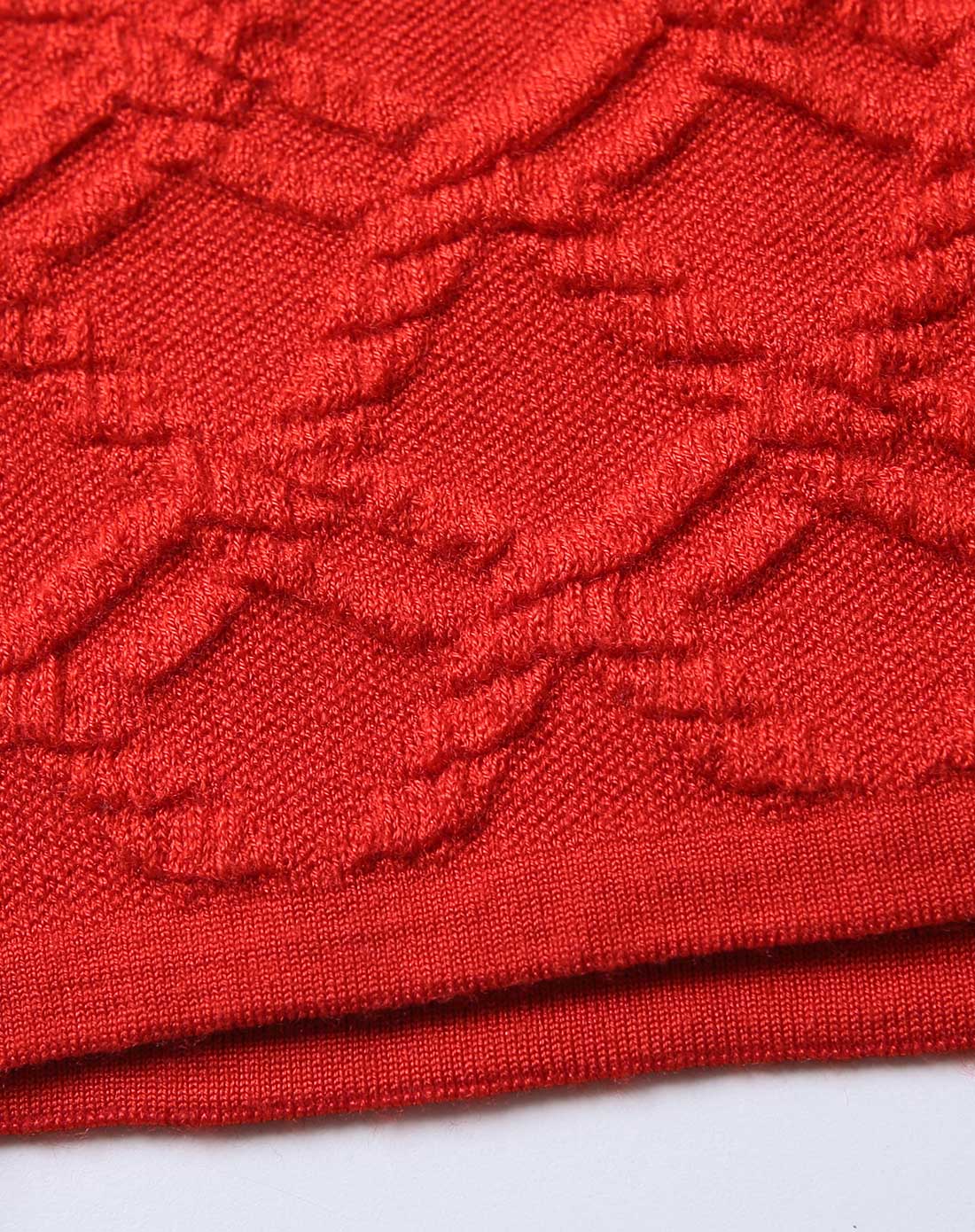 红色提花罗纹毛衣