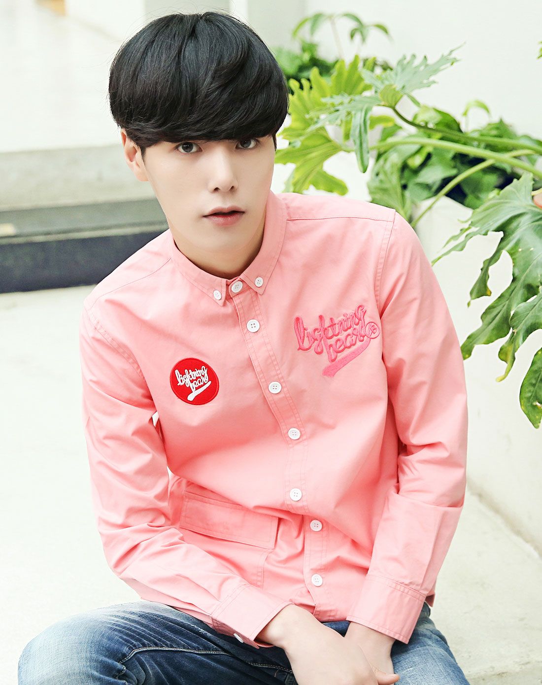 男粉色纯色韩风休闲长袖衬衫