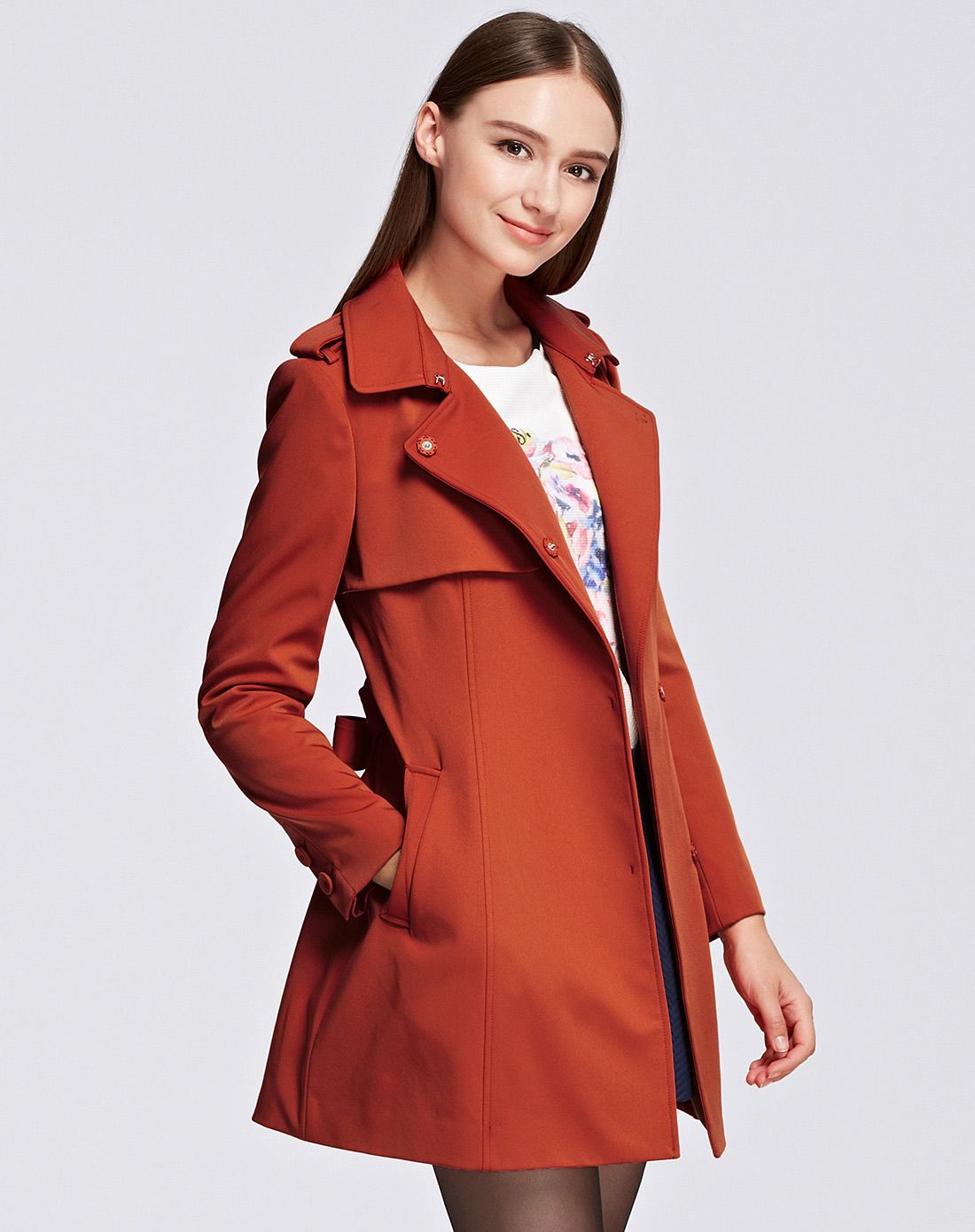 桔红色百搭风衣