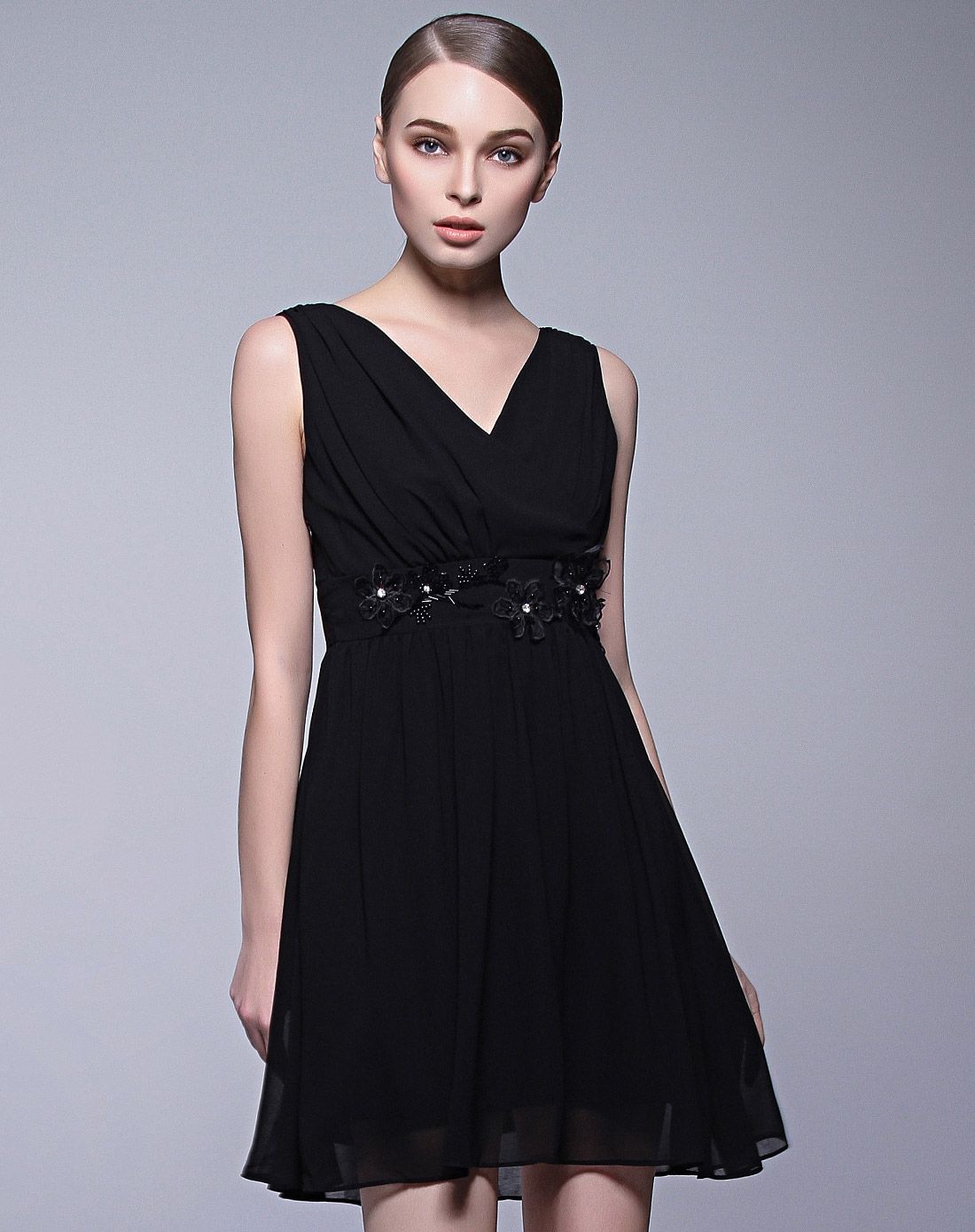 黑色性感v领大摆腰部纯手工钉珠雪纺连衣裙