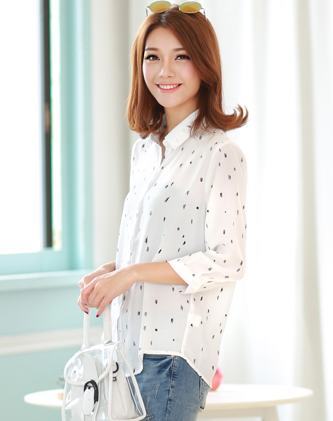 女款白底小花衬衫