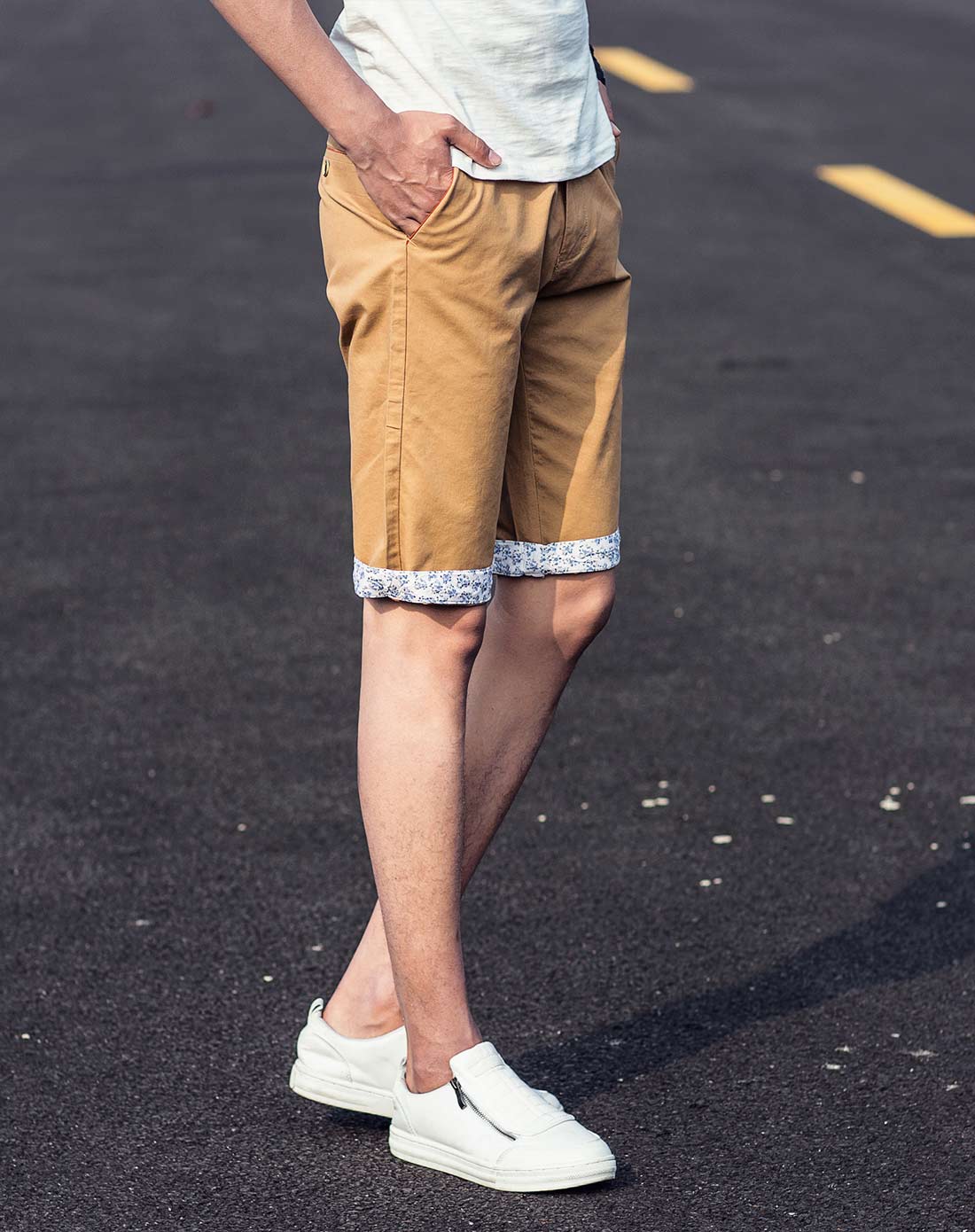 男卡其色纯色时尚休闲短裤