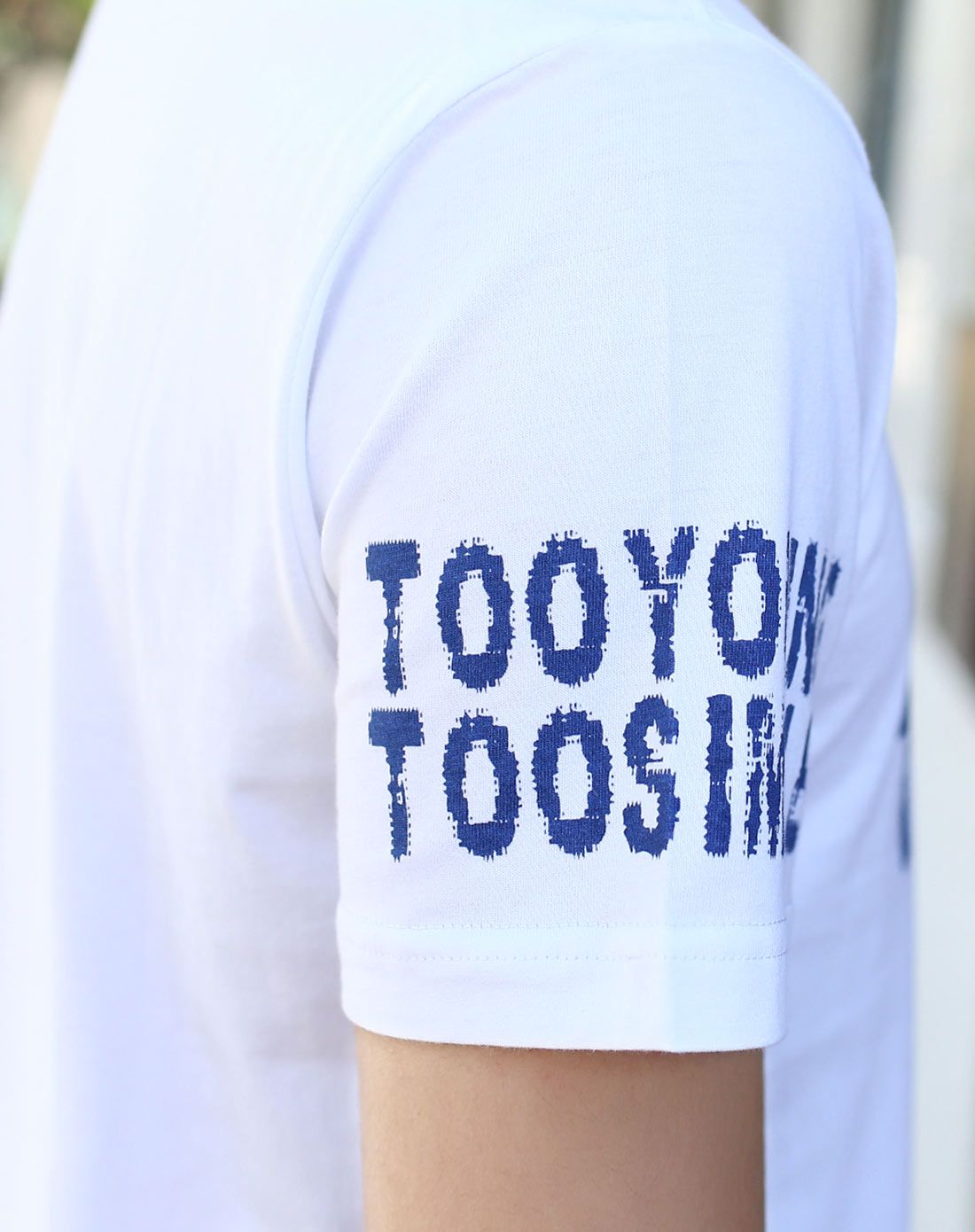 男白色创意韩版字母印花短袖t恤